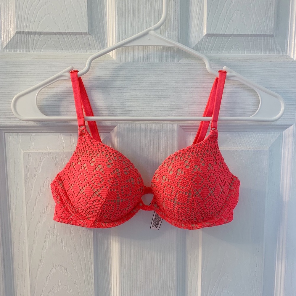 NEVER WORN. VS Push-Up Pigeonnant 34B Bra